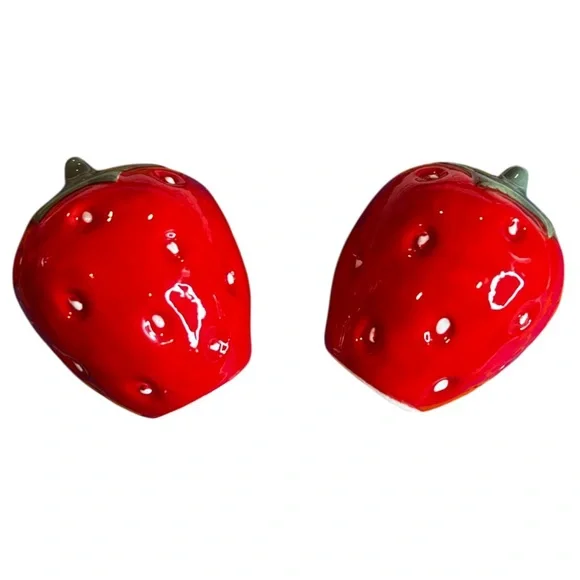 Ceramic Strawberry Salt and Pepper Shakers NWT - Picture 5 of 6